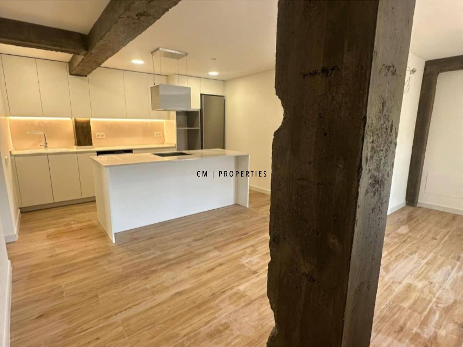 4 makuuhuone Kattohuoneisto vuokrattavana paikassa Moncada - 1 500 € (Ref: 9569243)