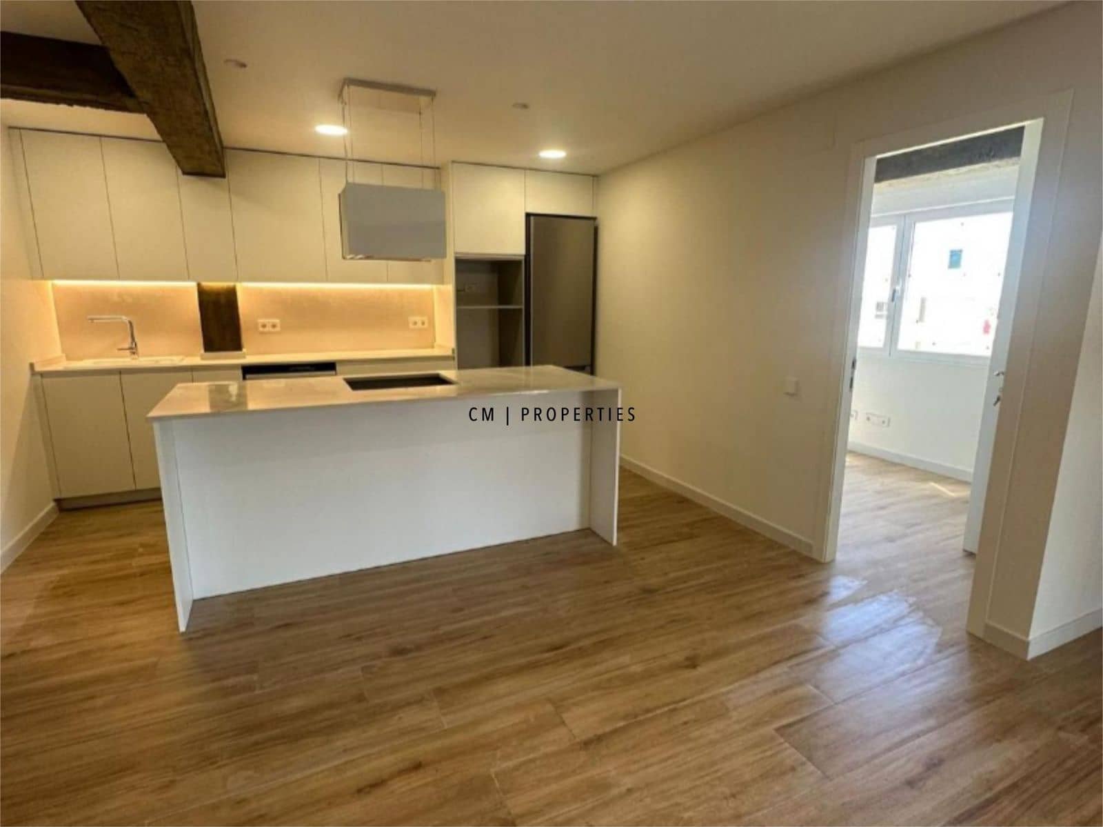 4 makuuhuone Kattohuoneisto vuokrattavana paikassa Moncada - 1 500 € (Ref: 9569243)