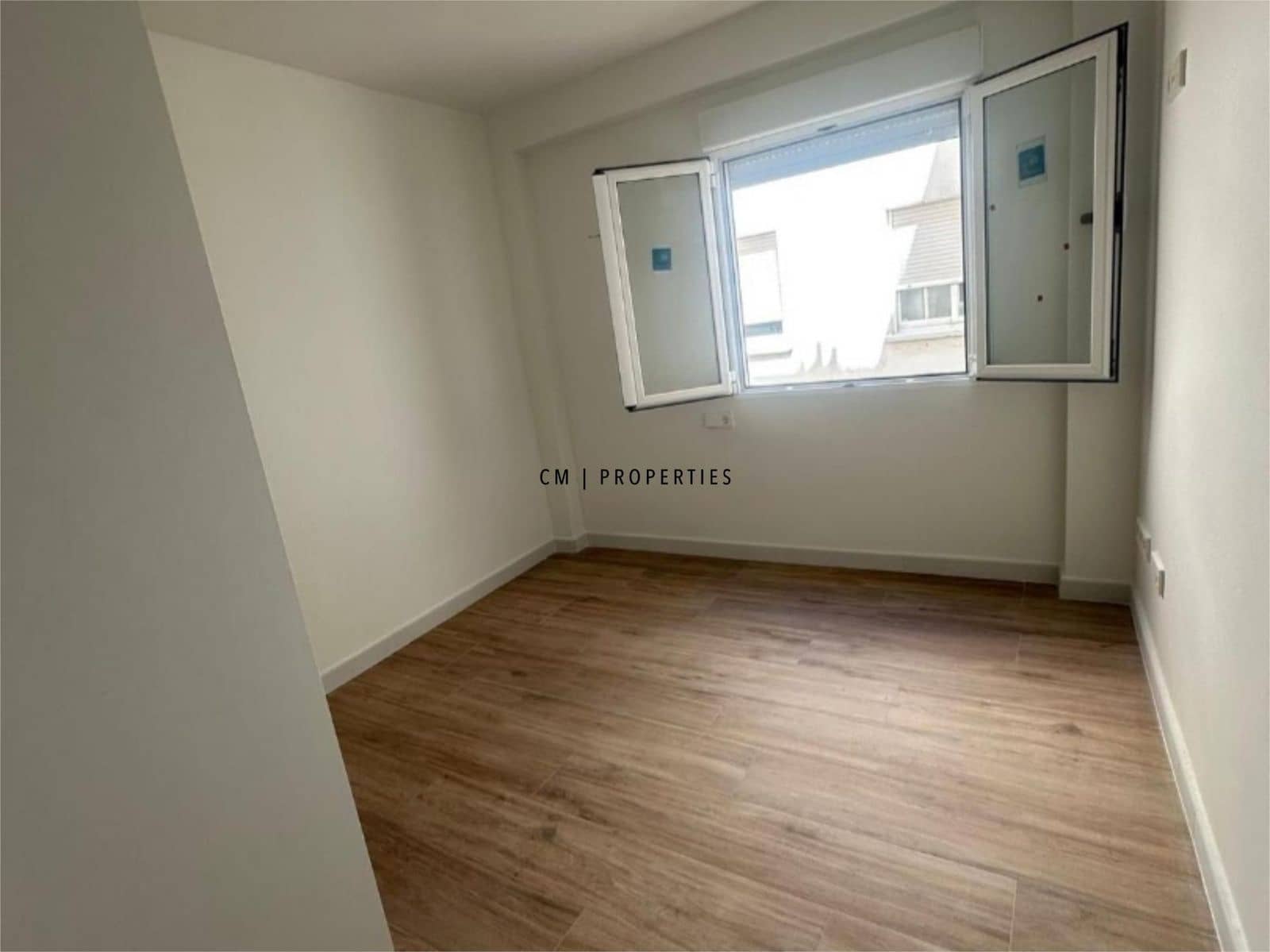 4 makuuhuone Kattohuoneisto vuokrattavana paikassa Moncada - 1 500 € (Ref: 9569243)