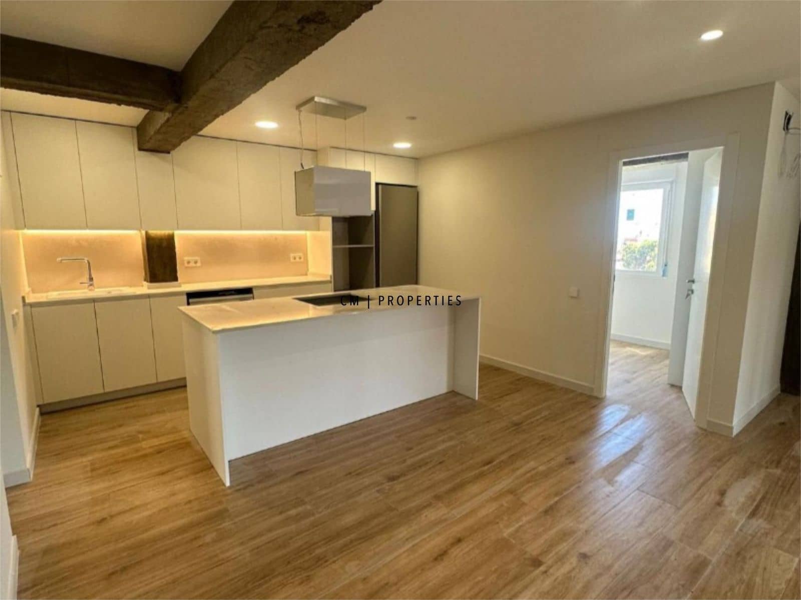 4 makuuhuone Kattohuoneisto vuokrattavana paikassa Moncada - 1 500 € (Ref: 9569243)