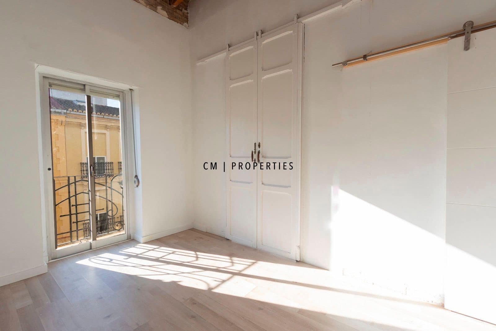 3 quarto Apartamento para arrendar em Valencia cidade - 1 300 € (Ref: 9571941)