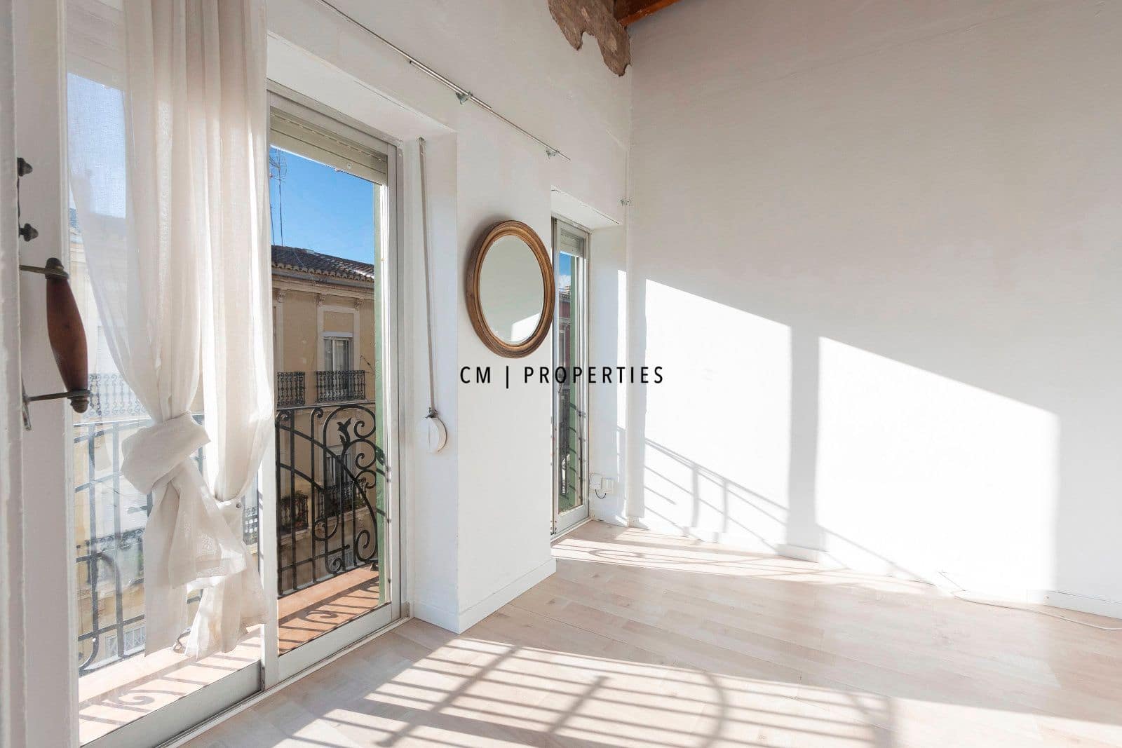 3 quarto Apartamento para arrendar em Valencia cidade - 1 300 € (Ref: 9571941)