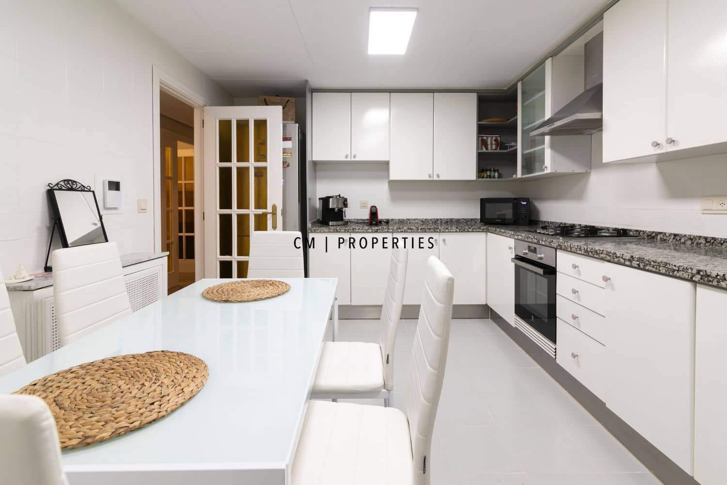 5 sovrum Lägenhet att hyra i Valencia stad med garage - 2 000 € (Ref: 9572226)