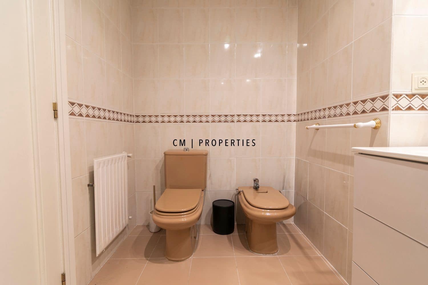 5 sovrum Lägenhet att hyra i Valencia stad med garage - 2 000 € (Ref: 9572226)