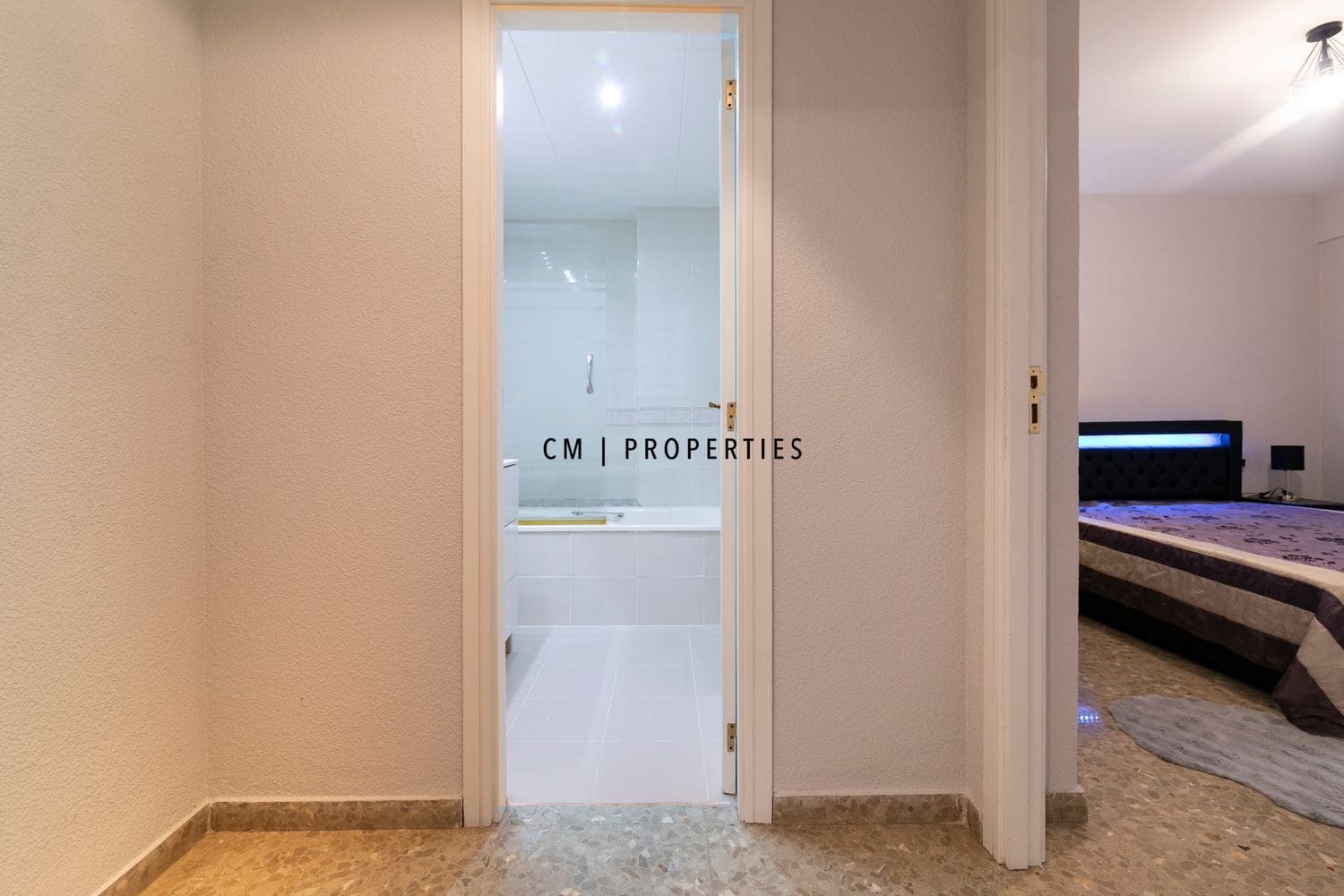 5 sovrum Lägenhet att hyra i Valencia stad med garage - 2 000 € (Ref: 9572226)