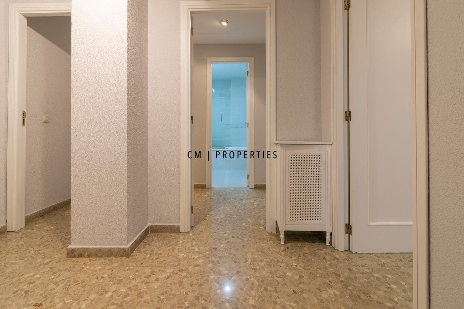 5 sovrum Lägenhet att hyra i Valencia stad med garage - 2 000 € (Ref: 9572226)