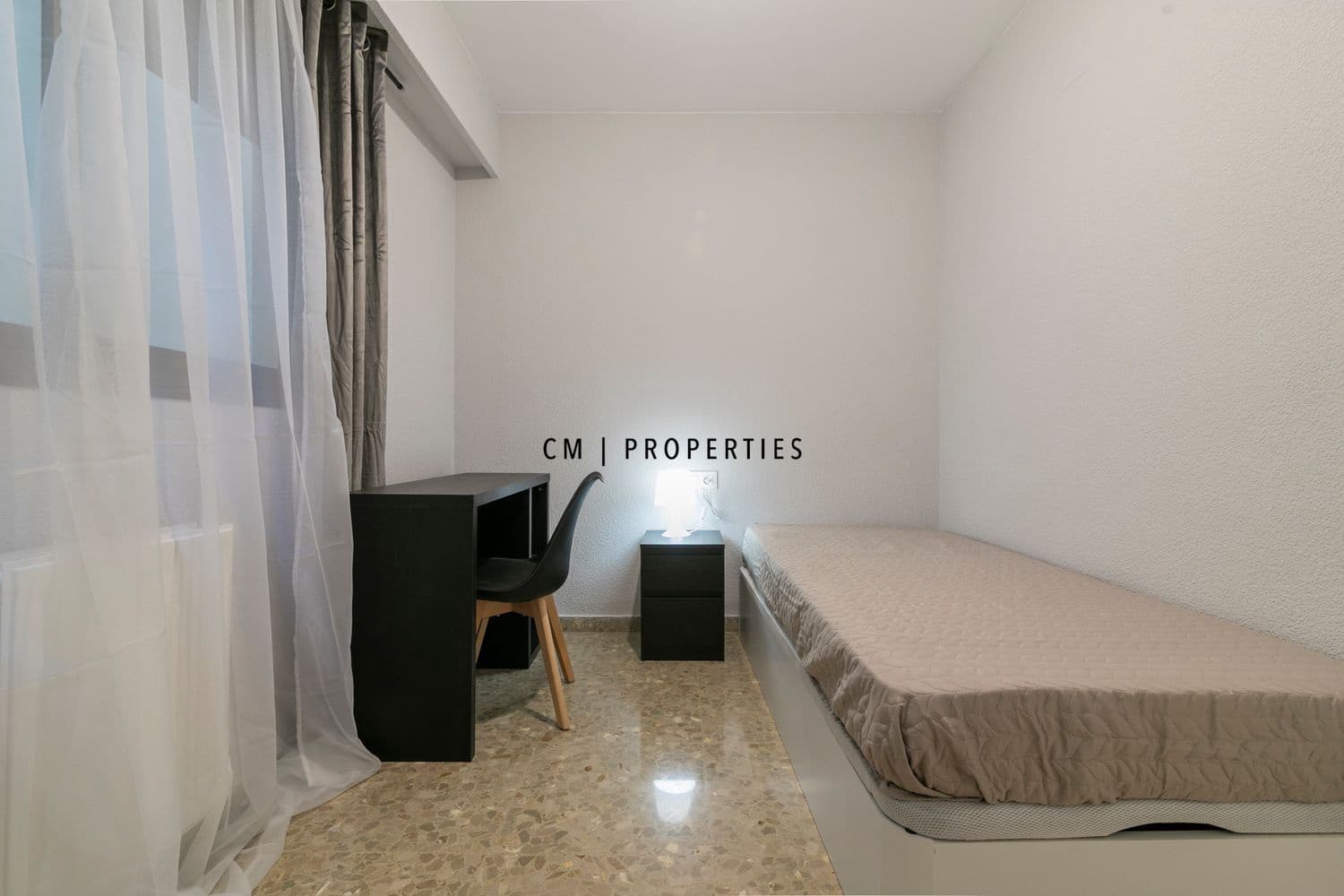 5 sovrum Lägenhet att hyra i Valencia stad med garage - 2 000 € (Ref: 9572226)