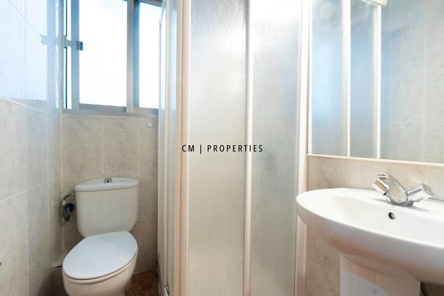 4 sypialnia Mieszkanie do wynajęcia w L'Eixample, Miasto Walencja z basenem - 1 600 € (Ref: 9580078)