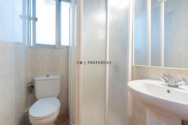 4 sypialnia Mieszkanie do wynajęcia w L'Eixample, Miasto Walencja z basenem - 1 600 € (Ref: 9580078)