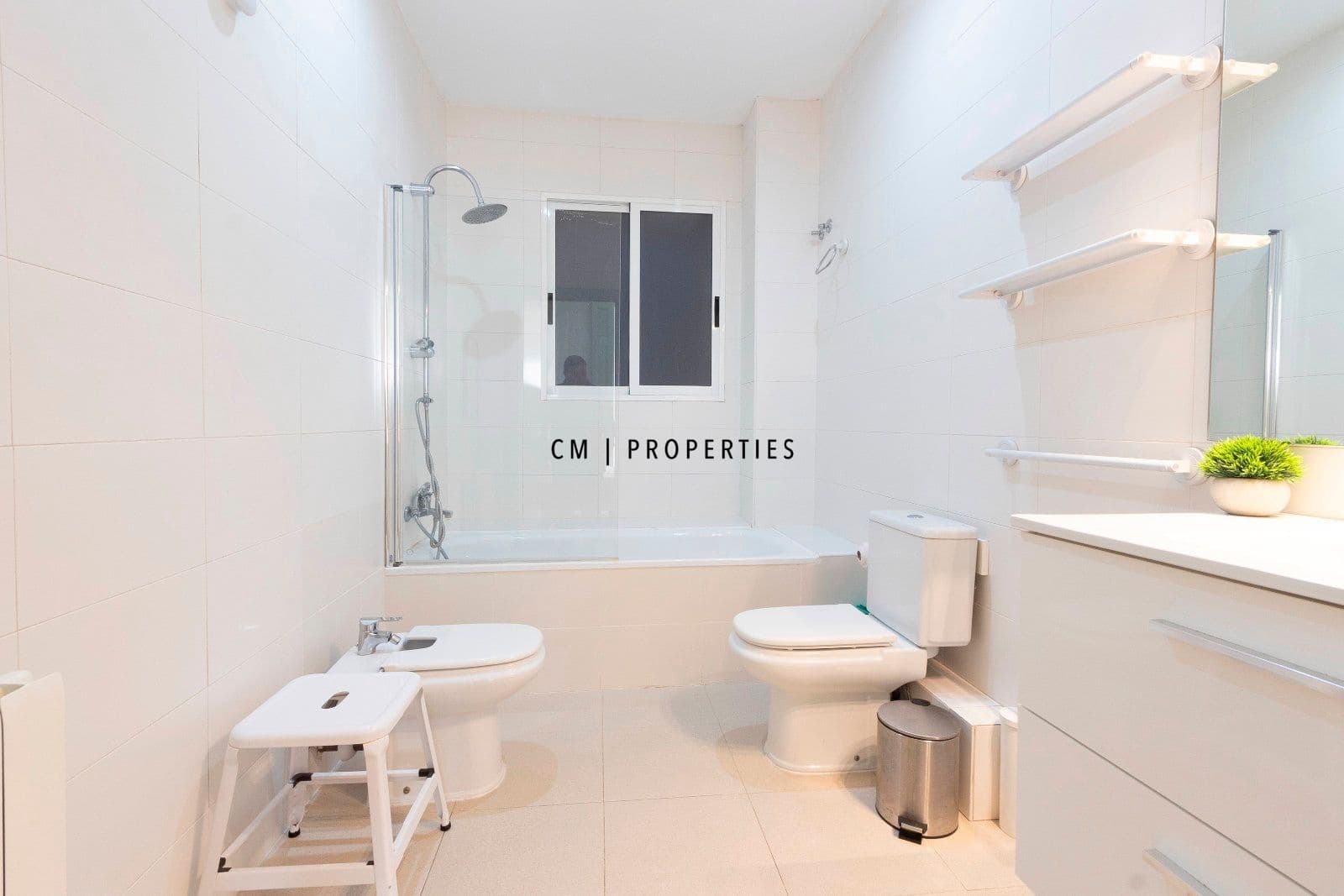 Piso de 2 habitaciones en València ciudad en alquiler - 1.900 € (Ref: 9596536)