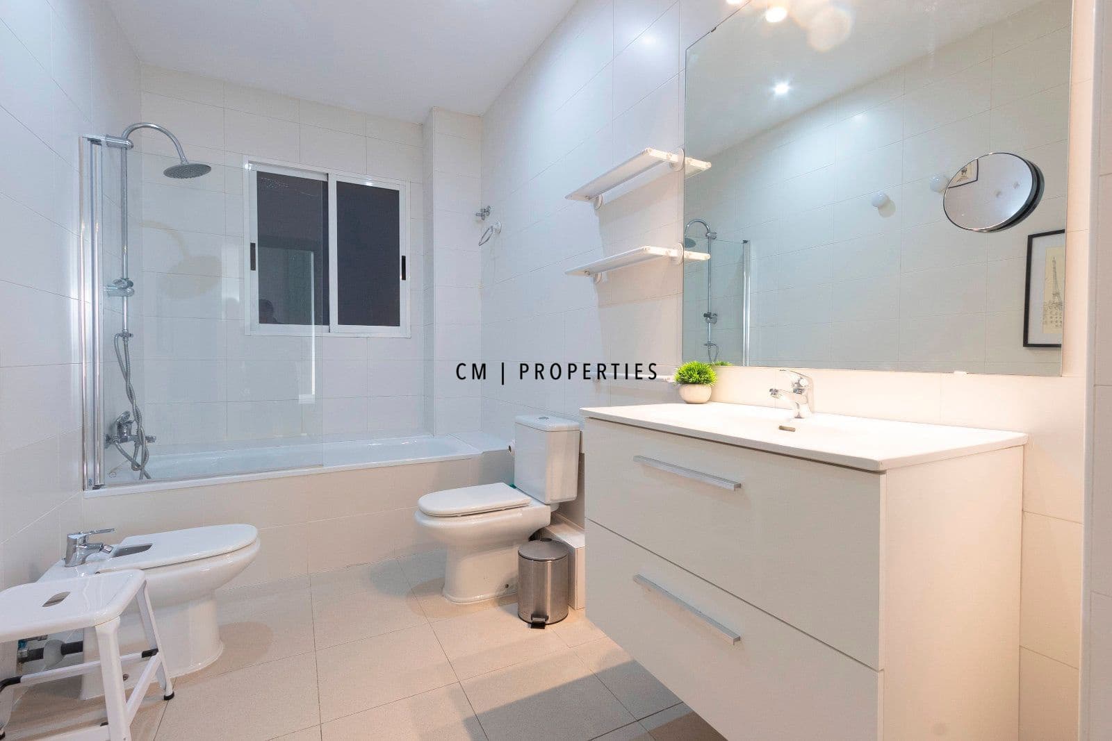 Piso de 2 habitaciones en València ciudad en alquiler - 1.900 € (Ref: 9596536)