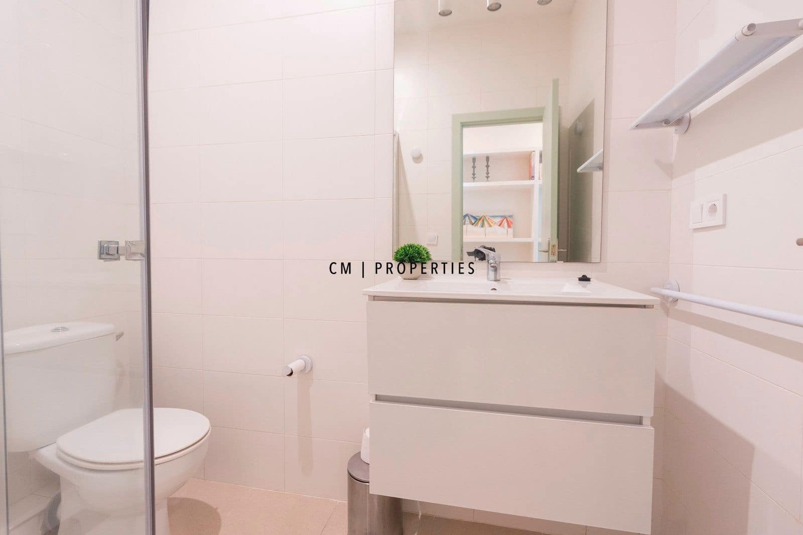 Piso de 2 habitaciones en València ciudad en alquiler - 1.900 € (Ref: 9596536)