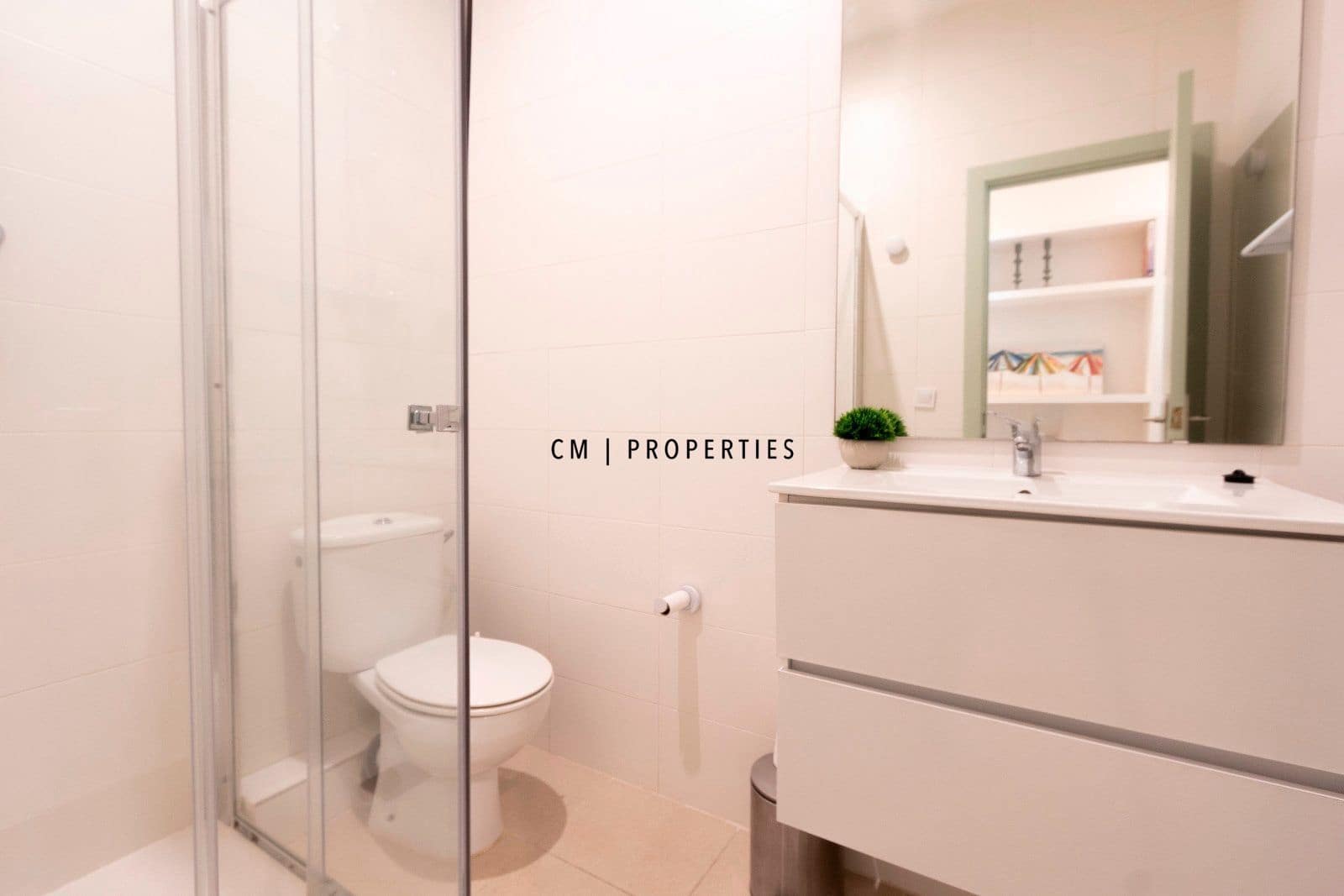 Piso de 2 habitaciones en València ciudad en alquiler - 1.900 € (Ref: 9596536)