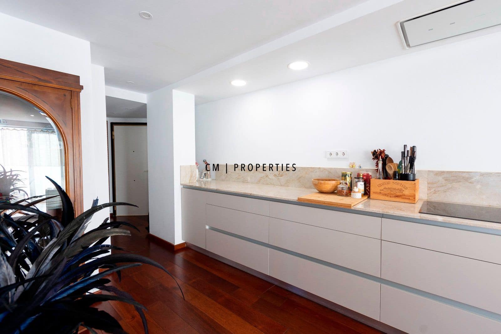 2 bedroom Flat for sale in Valencia city with pool garage - € 820,000 (Ref: 9606371)