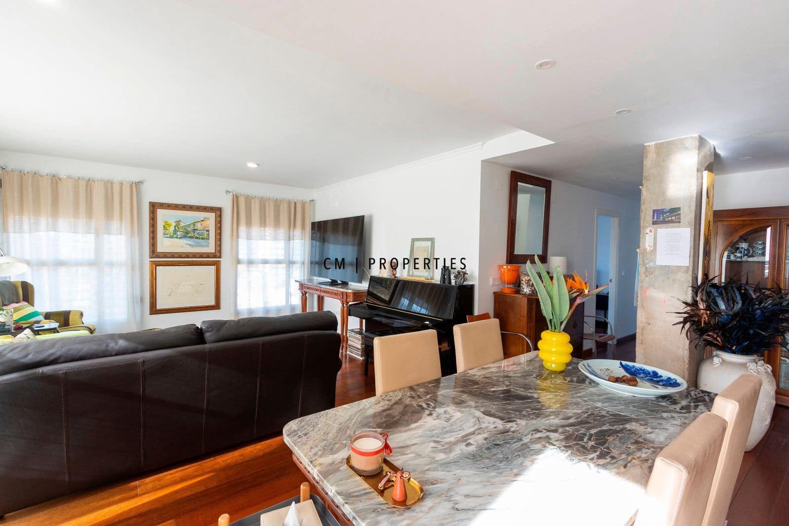 2 bedroom Flat for sale in Valencia city with pool garage - € 820,000 (Ref: 9606371)