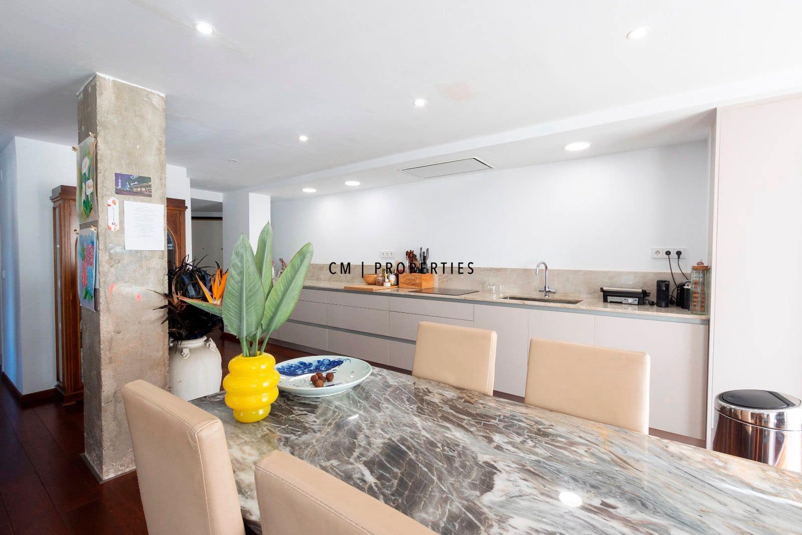 2 bedroom Flat for sale in Valencia city with pool garage - € 820,000 (Ref: 9606371)