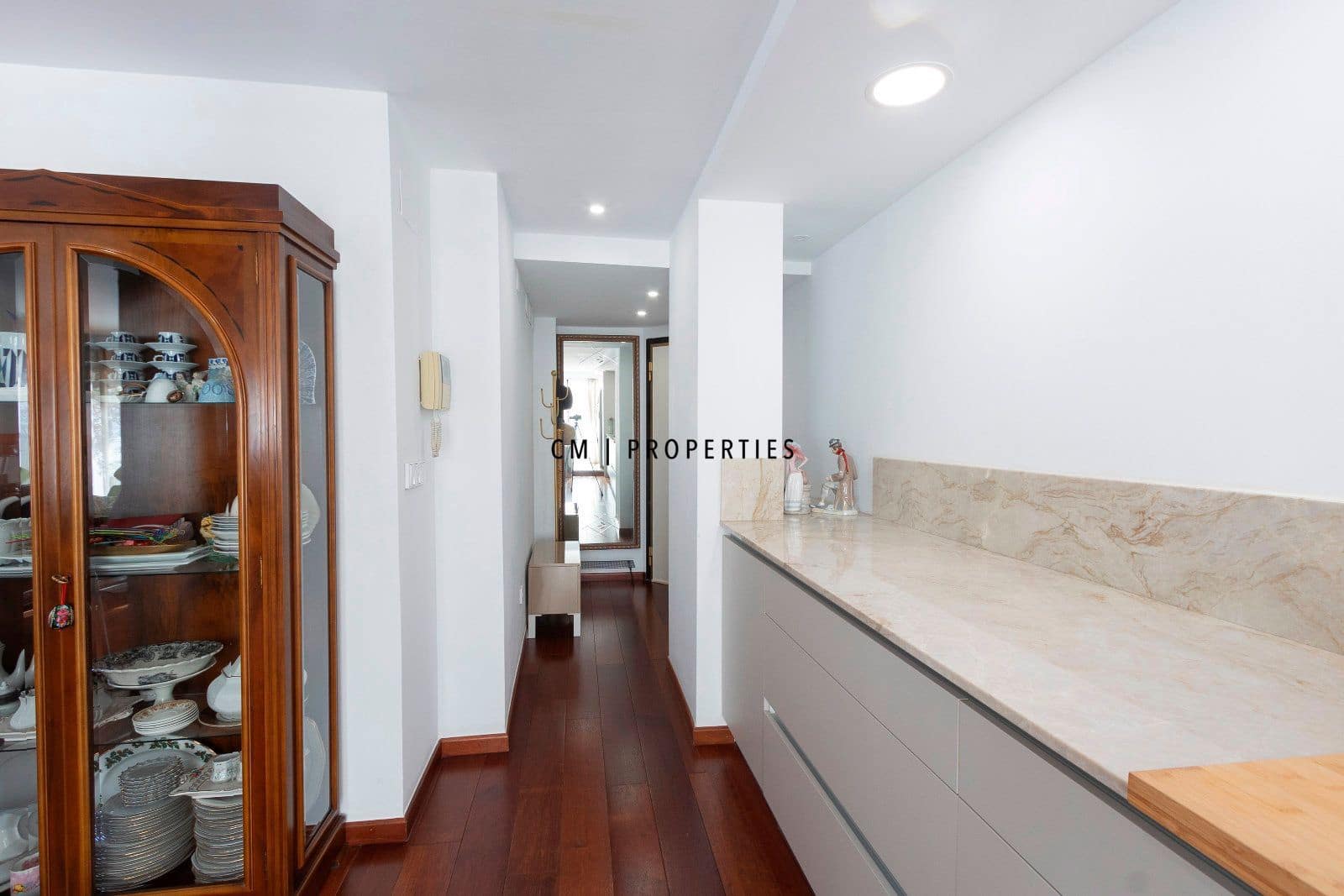 2 bedroom Flat for sale in Valencia city with pool garage - € 820,000 (Ref: 9606371)