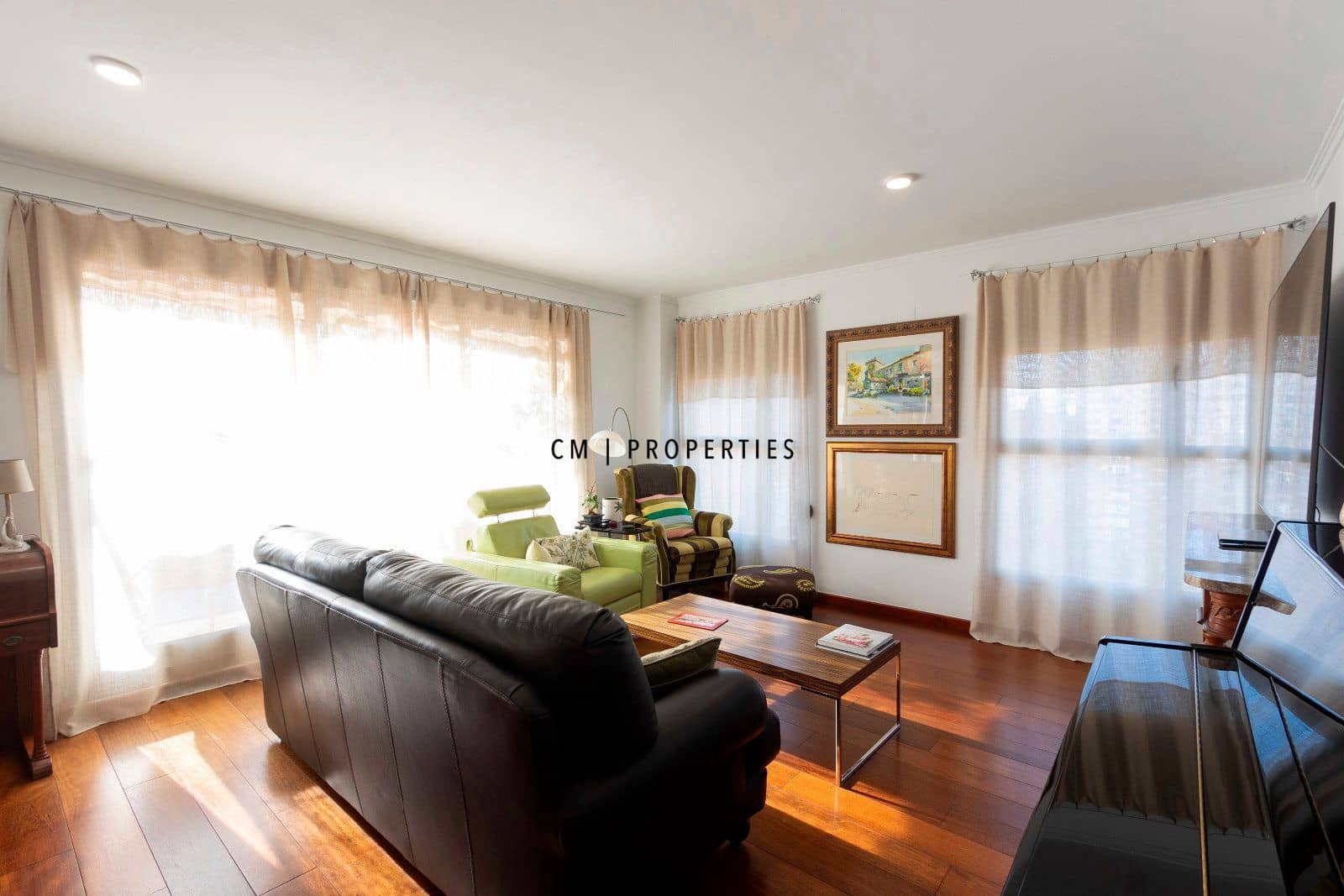 2 bedroom Flat for sale in Valencia city with pool garage - € 820,000 (Ref: 9606371)