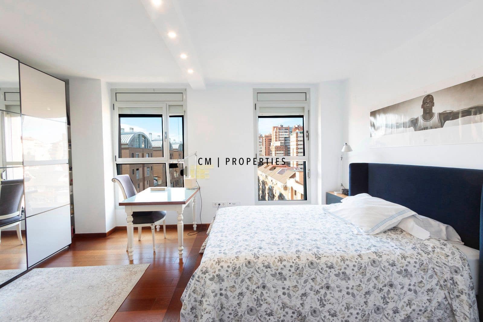 2 bedroom Flat for sale in Valencia city with pool garage - € 820,000 (Ref: 9606371)