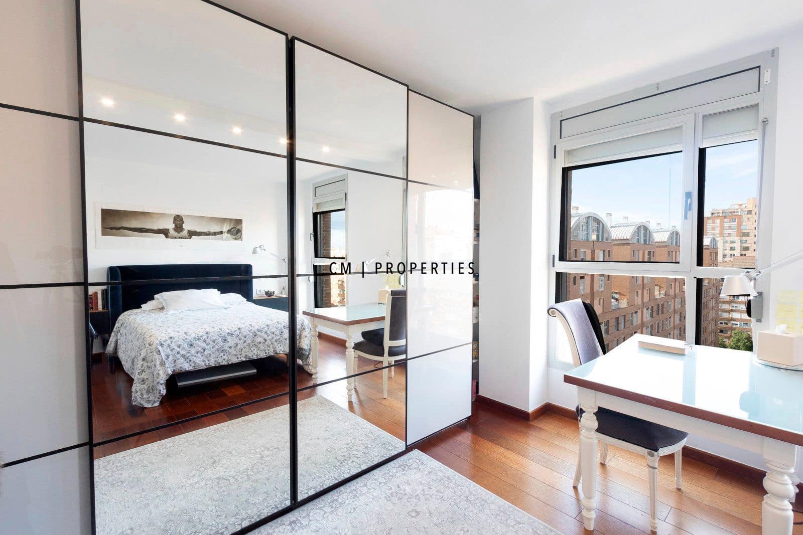 2 bedroom Flat for sale in Valencia city with pool garage - € 820,000 (Ref: 9606371)