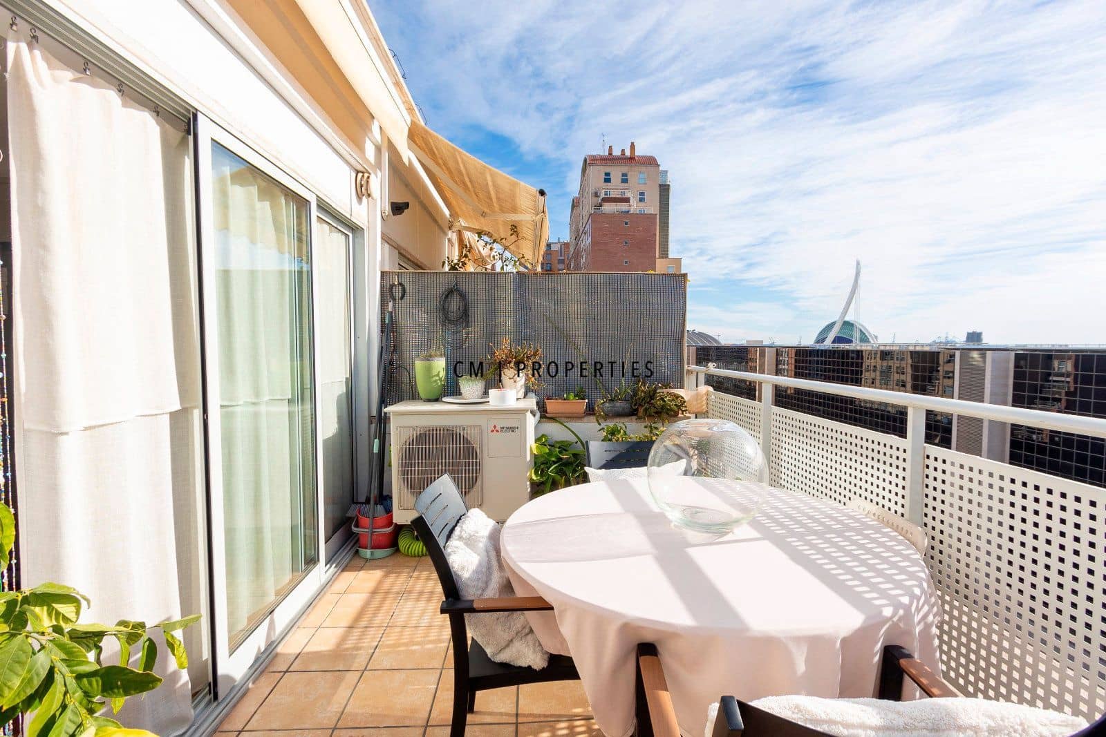 2 bedroom Flat for sale in Valencia city with pool garage - € 820,000 (Ref: 9606371)