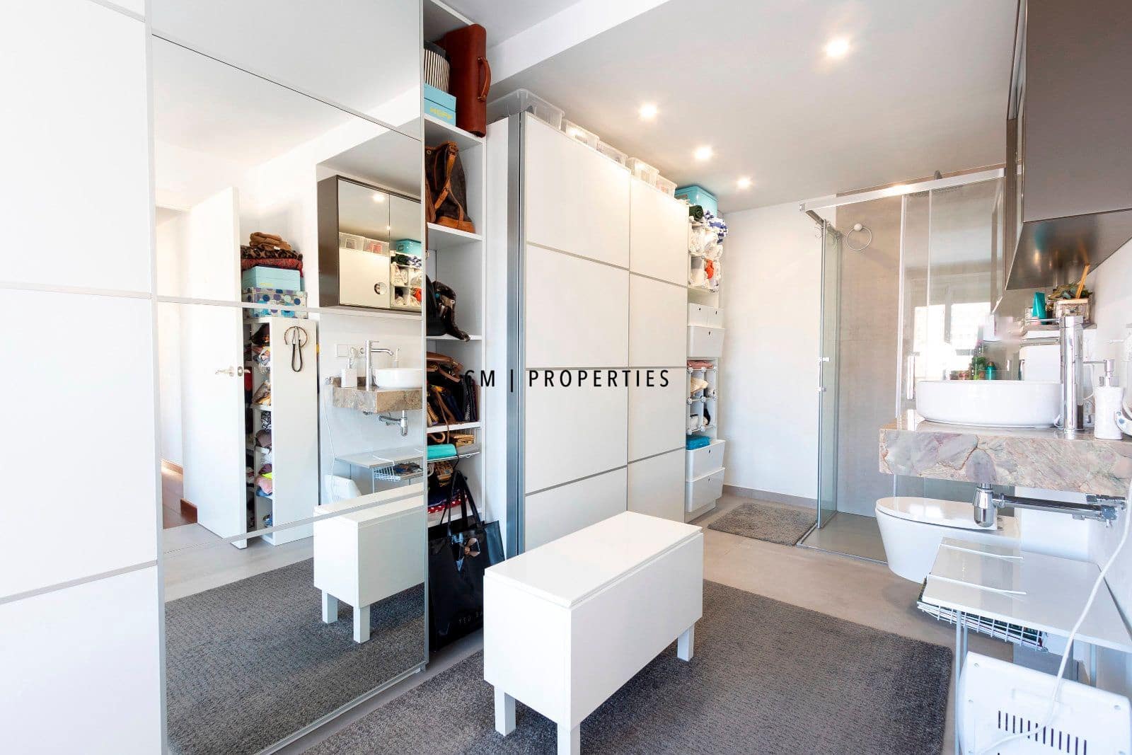 2 bedroom Flat for sale in Valencia city with pool garage - € 820,000 (Ref: 9606371)