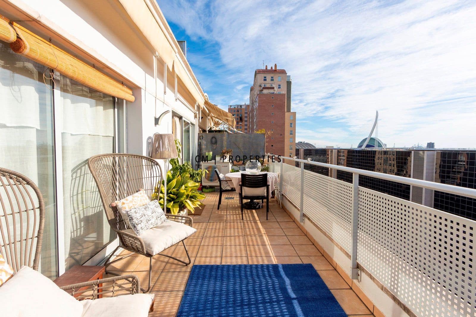 2 bedroom Flat for sale in Valencia city with pool garage - € 820,000 (Ref: 9606371)