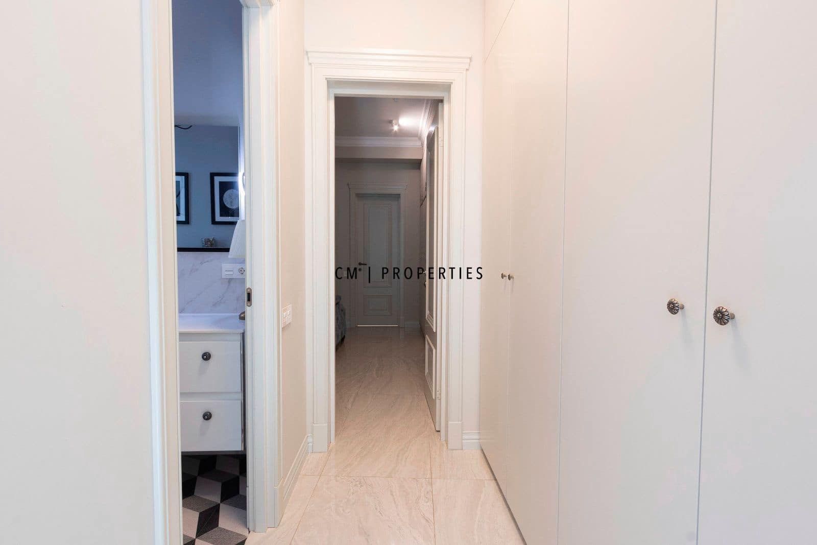 Appartement de 4 chambres à louer à Valence ville - 2 900 € (Ref: 9606845)