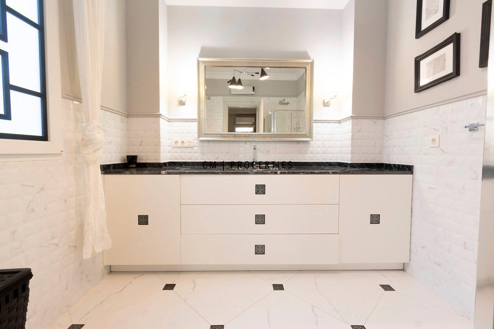 Appartement de 4 chambres à louer à Valence ville - 2 900 € (Ref: 9606845)