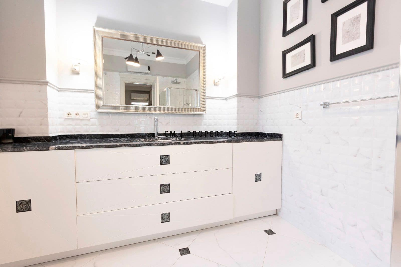 Appartement de 4 chambres à louer à Valence ville - 2 900 € (Ref: 9606845)