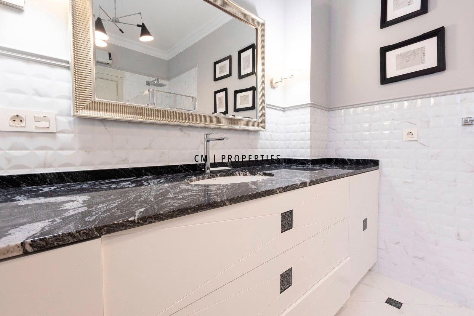 Appartement de 4 chambres à louer à Valence ville - 2 900 € (Ref: 9606845)