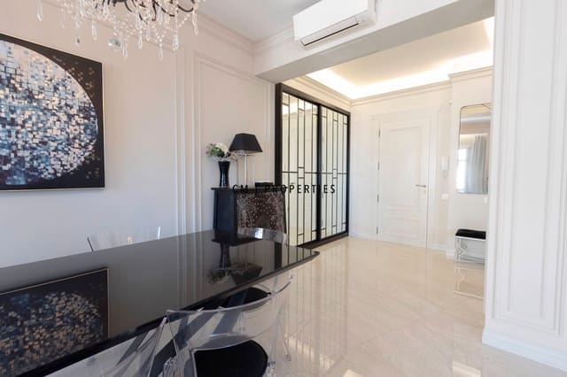 Appartement de 4 chambres à louer à Ciutat Vella, Valence ville - 2 900 € (Ref: 9606845)