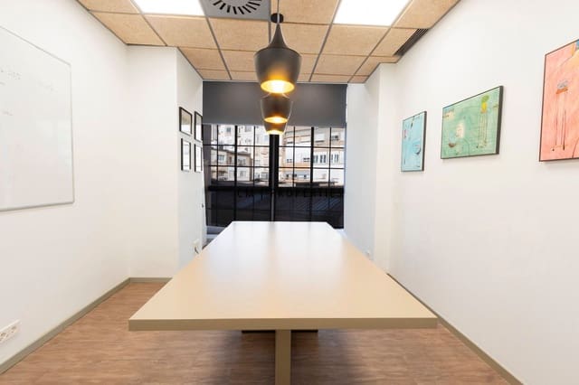 Toimisto vuokrattavana paikassa L'Eixample, Valencia kaupunki - 2 500 € (Ref: 9606846)