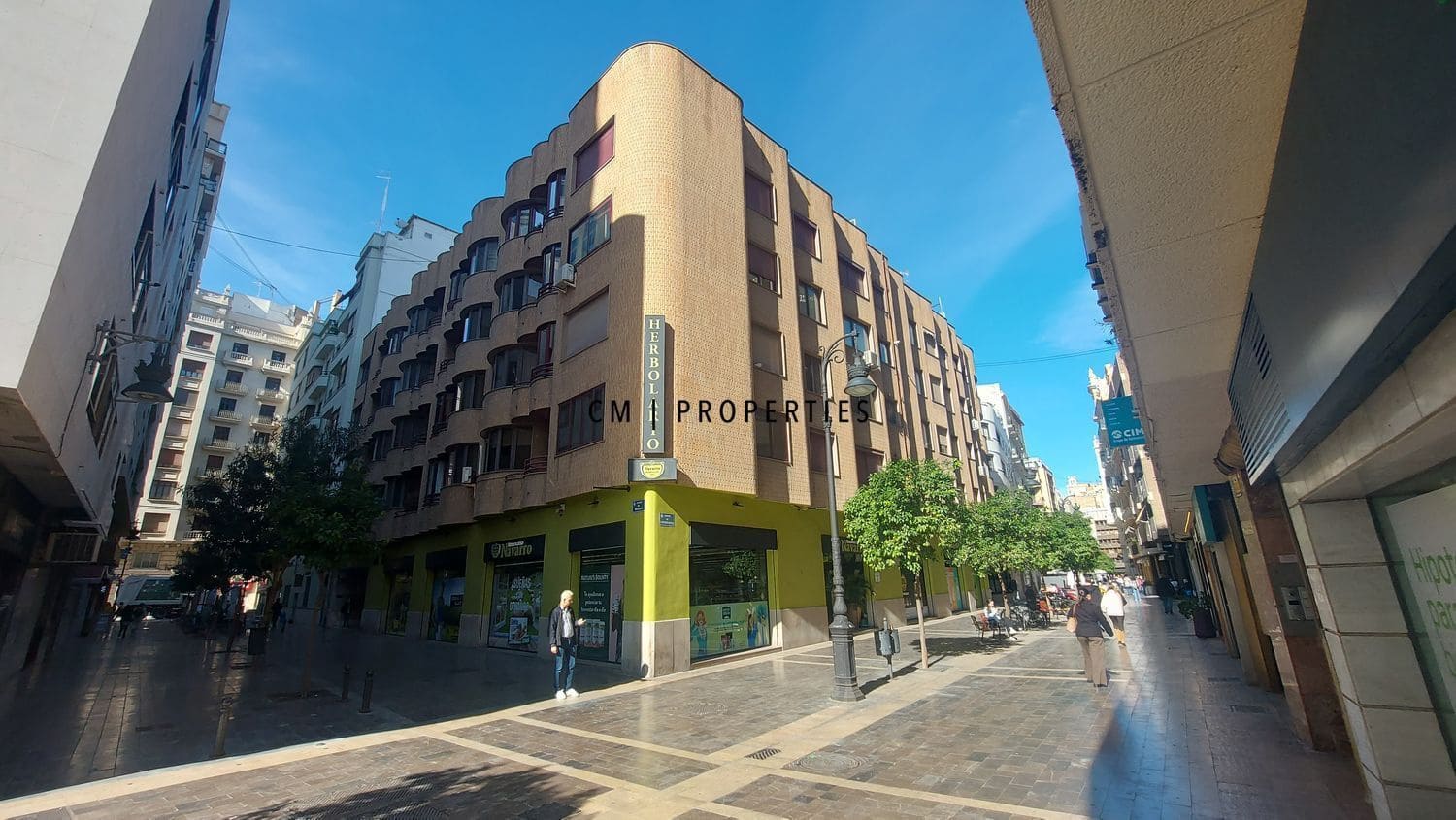 2 bedroom Flat for sale in Valencia city with garage - € 585,000 (Ref: 9614437)