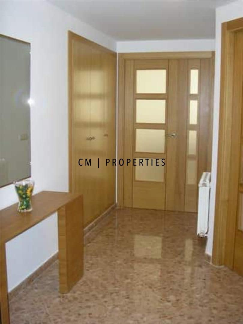 3 bedroom Penthouse for rent in Valencia city - € 1,250 (Ref: 9619809)