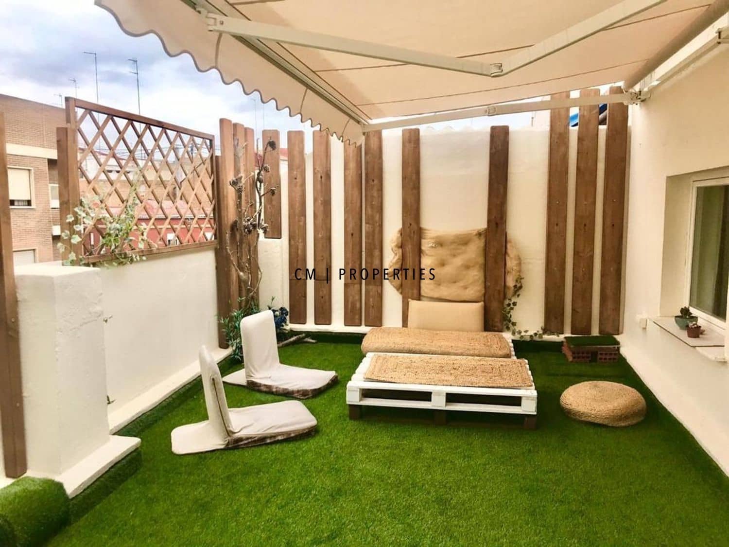 2 bedroom Penthouse for rent in Valencia city - € 1,650 (Ref: 9622936)