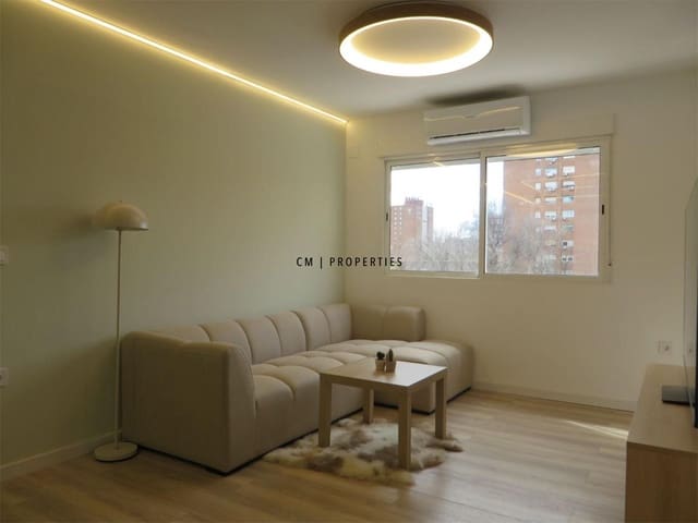 2 bedroom Penthouse for rent in Valencia city - € 1,850 (Ref: 9622937)