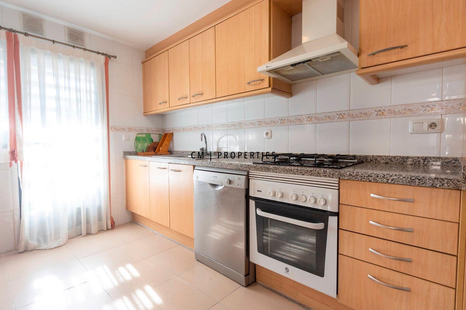 3 sypialnia Mieszkanie do wynajęcia w Miasto Walencja z basenem garażem - 1 600 € (Ref: 9628396)