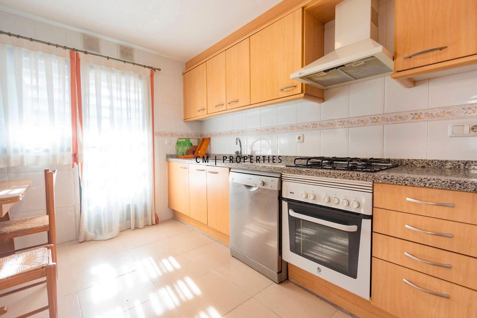 3 sypialnia Mieszkanie do wynajęcia w Miasto Walencja z basenem garażem - 1 600 € (Ref: 9628396)