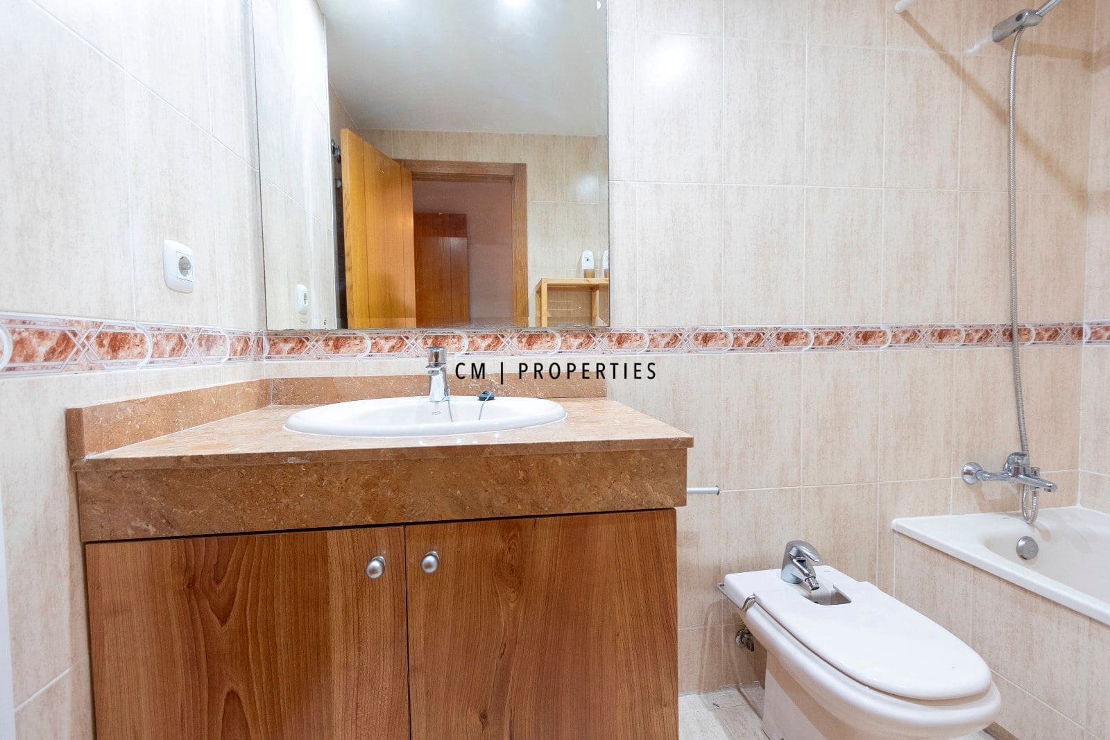 3 sypialnia Mieszkanie do wynajęcia w Miasto Walencja z basenem garażem - 1 600 € (Ref: 9628396)