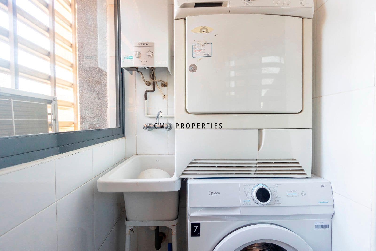 3 sypialnia Mieszkanie do wynajęcia w Miasto Walencja z basenem garażem - 1 600 € (Ref: 9628396)