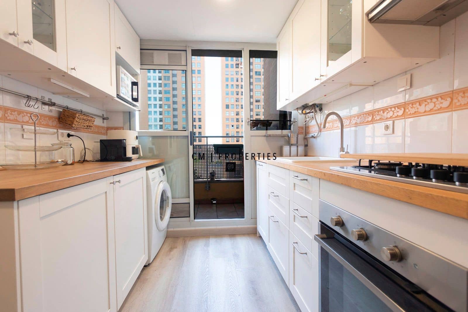 3 slaapkamer Flat te huur in Valencia stad met zwembad - € 1.900 (Ref: 9631828)