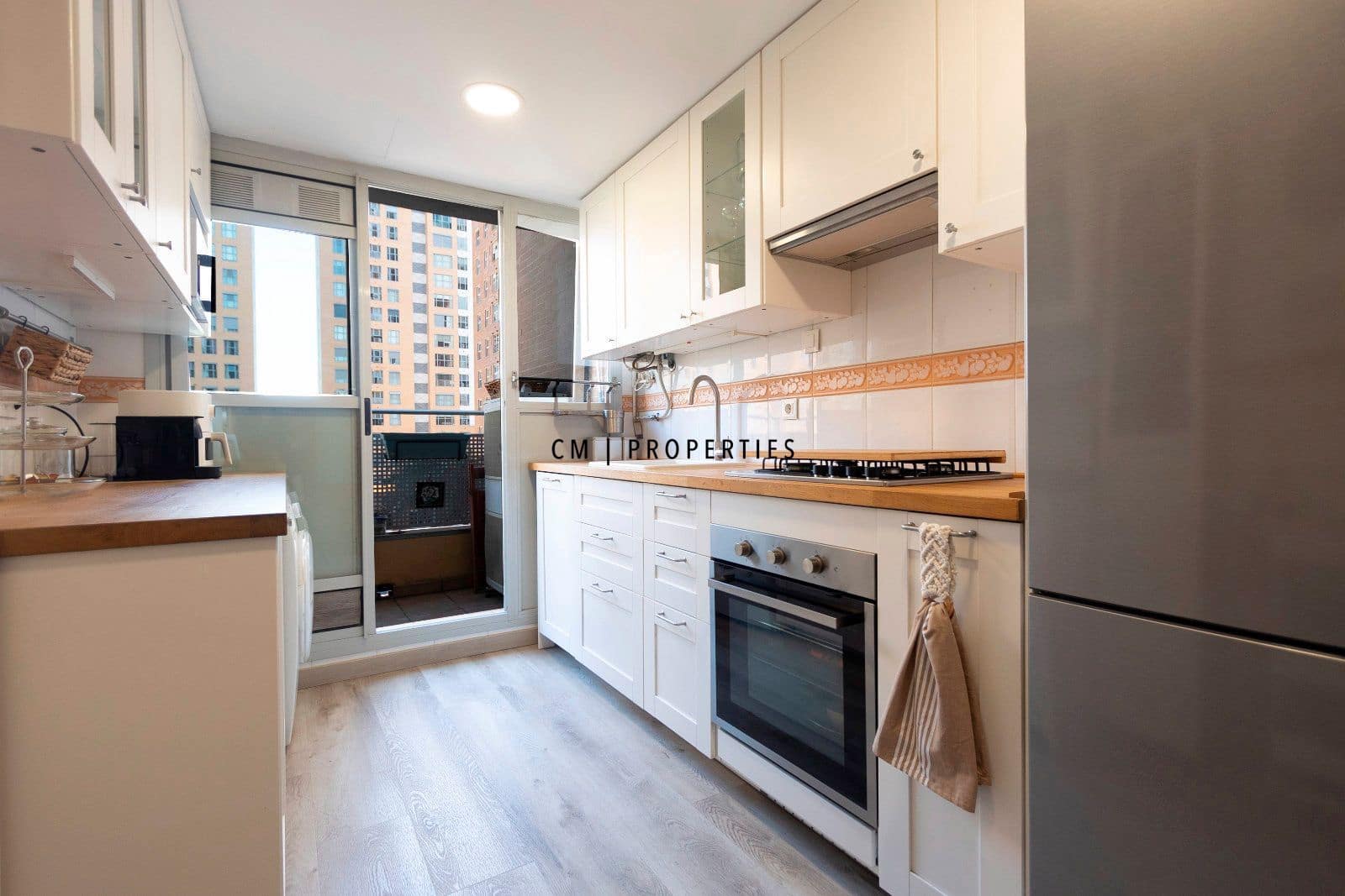 3 slaapkamer Flat te huur in Valencia stad met zwembad - € 1.900 (Ref: 9631828)