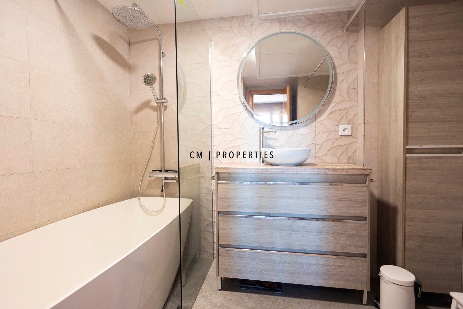 3 slaapkamer Flat te huur in Valencia stad met zwembad - € 1.900 (Ref: 9631828)