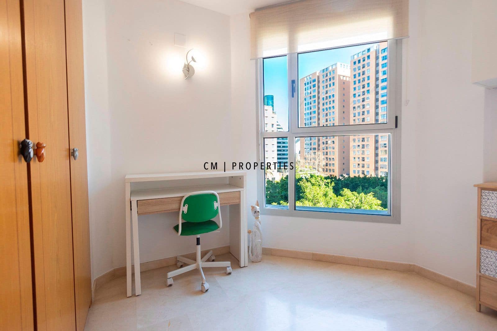 3 slaapkamer Flat te huur in Valencia stad met zwembad - € 1.900 (Ref: 9631828)