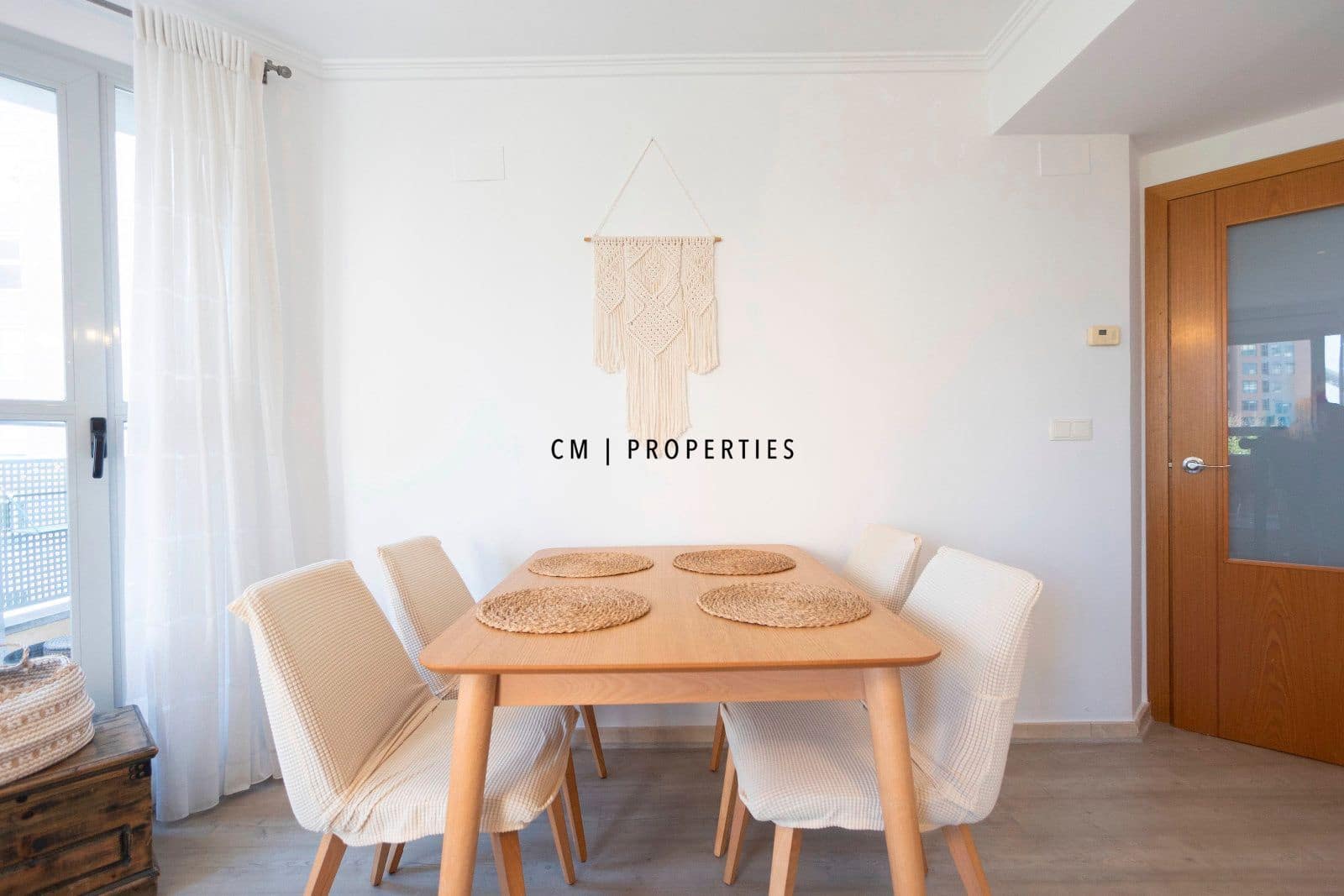 3 slaapkamer Flat te huur in Valencia stad met zwembad - € 1.900 (Ref: 9631828)