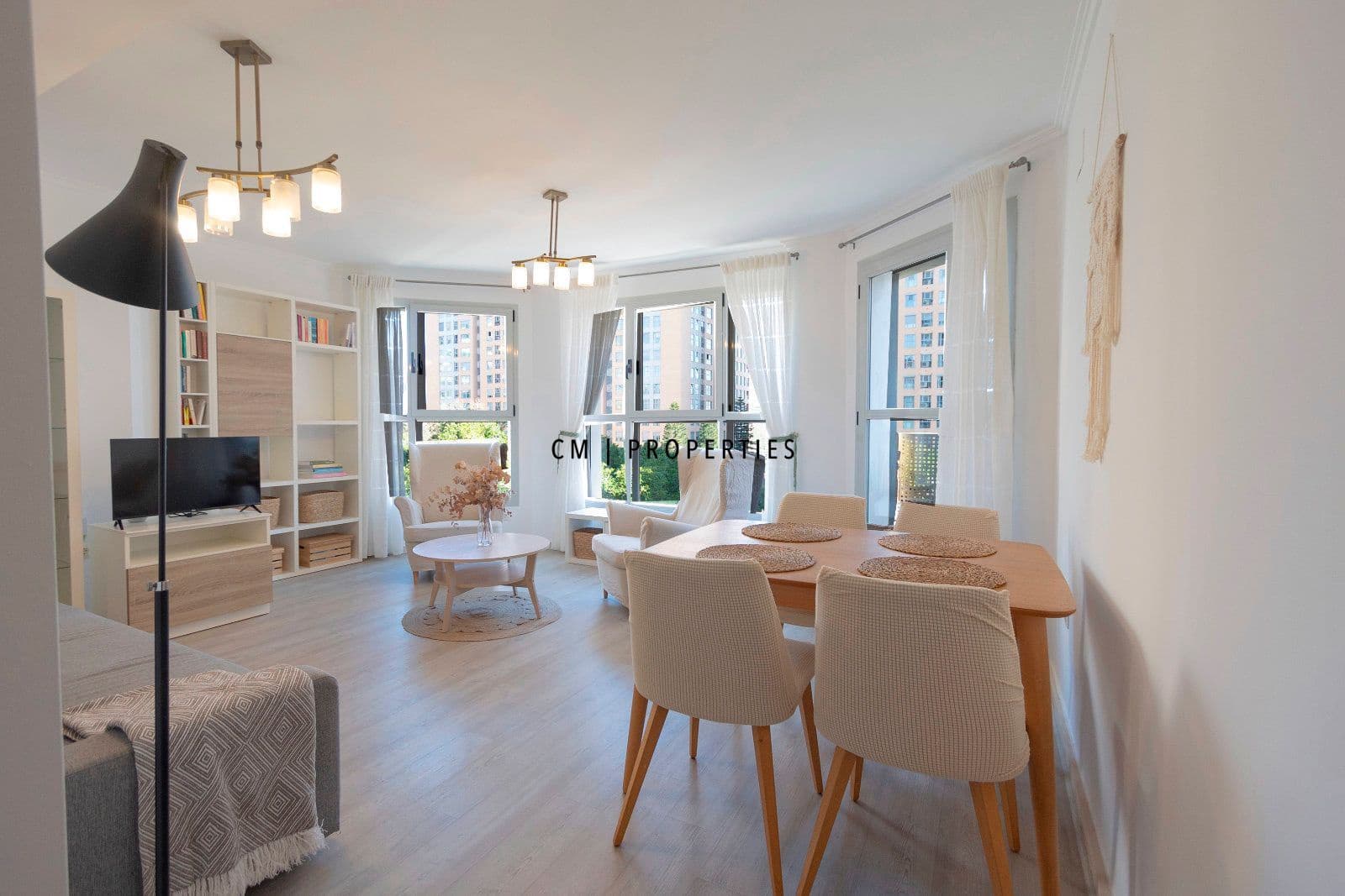 3 slaapkamer Flat te huur in Valencia stad met zwembad - € 1.900 (Ref: 9631828)