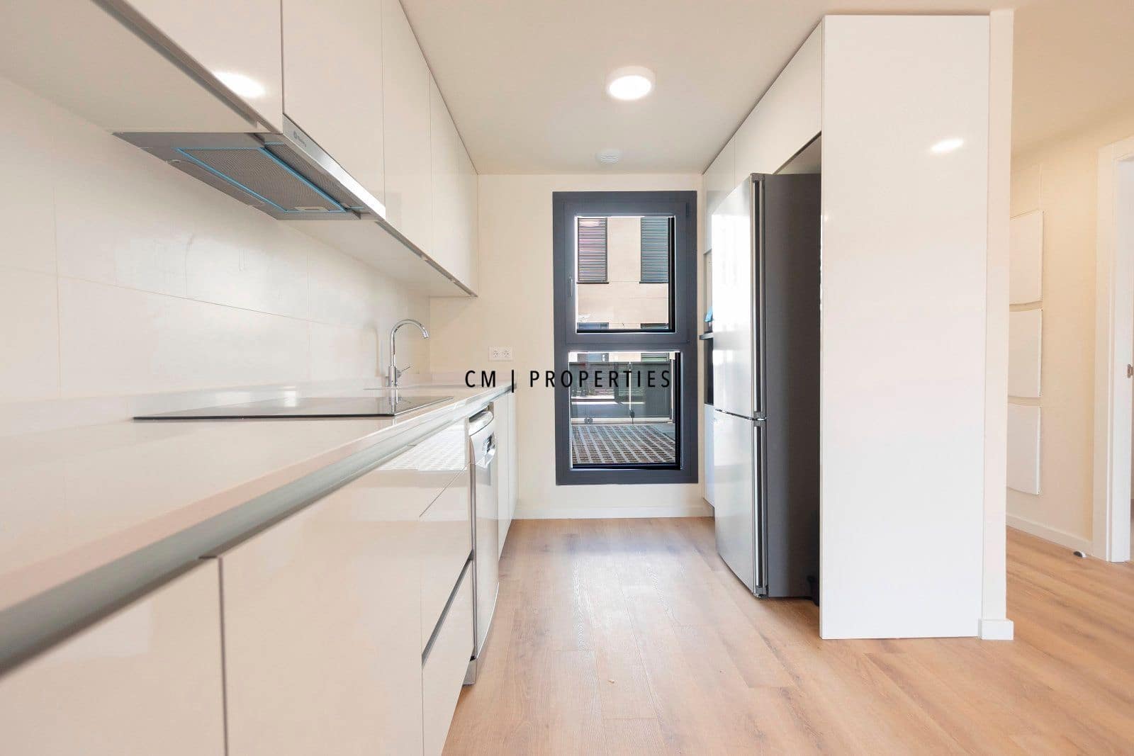 4 makuuhuone Omakotitalo vuokrattavana paikassa San Antonio de Benageber mukana uima-altaan 
autotalli - 2 350 € (Ref: 9632664)