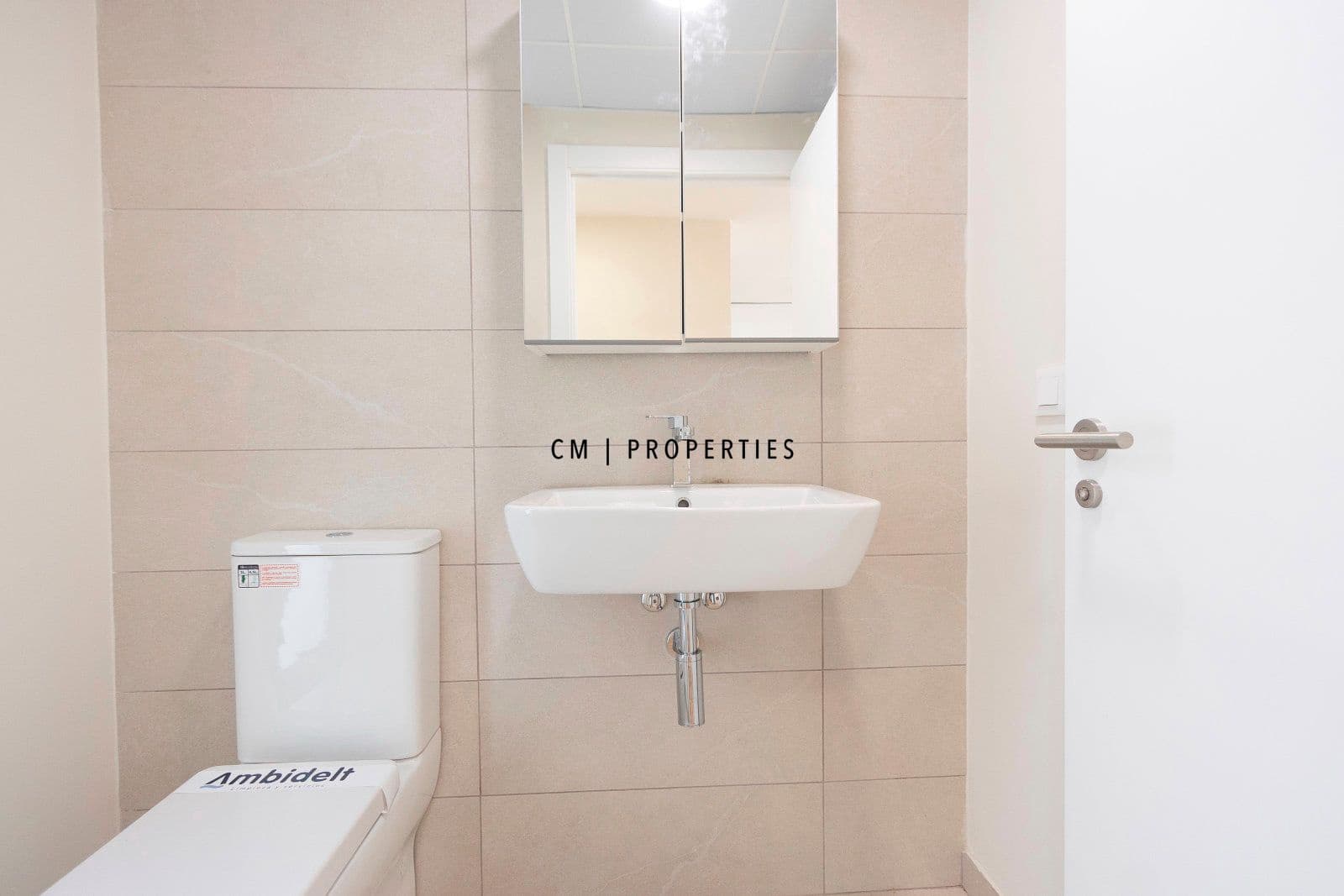 4 makuuhuone Omakotitalo vuokrattavana paikassa San Antonio de Benageber mukana uima-altaan 
autotalli - 2 350 € (Ref: 9632664)