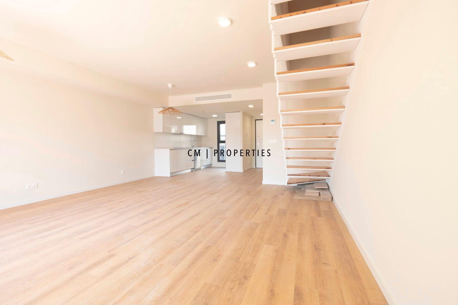 4 makuuhuone Omakotitalo vuokrattavana paikassa San Antonio de Benageber mukana uima-altaan 
autotalli - 2 350 € (Ref: 9632664)